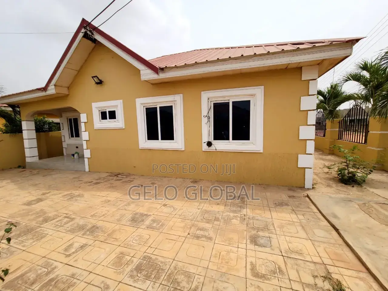 2bdrm Apartment in Kumsark, East Legon for sale