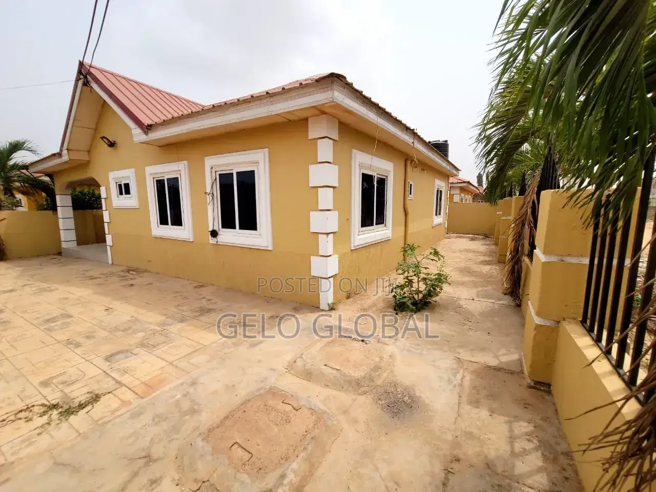 2bdrm Apartment in Kumsark, East Legon for sale