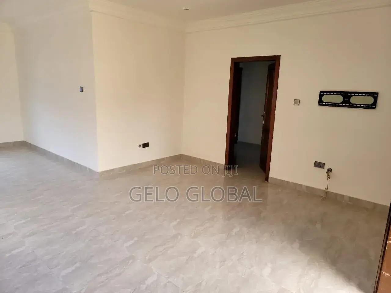 2bdrm Apartment in Kumsark, East Legon for sale