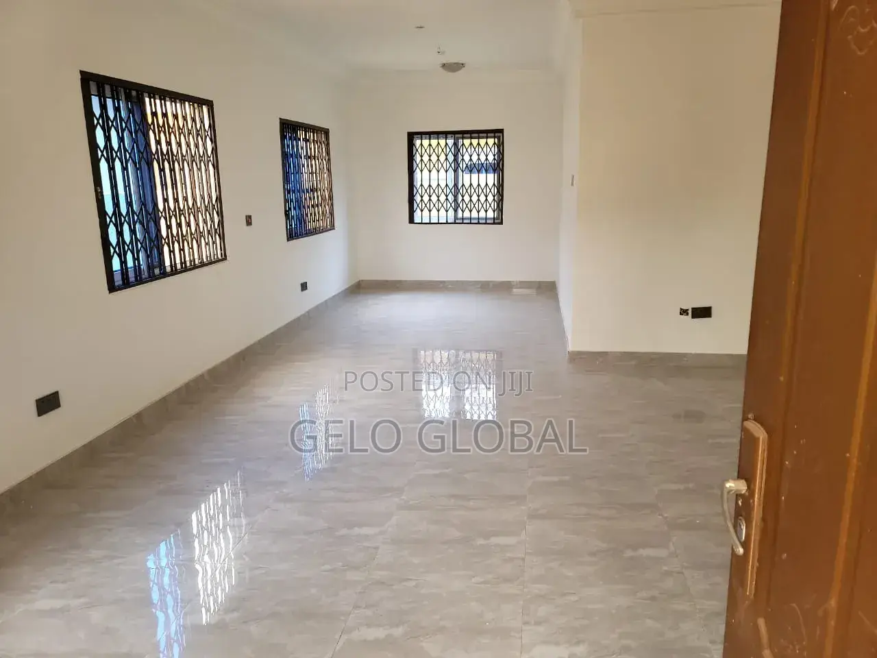 2bdrm Apartment in Kumsark, East Legon for sale