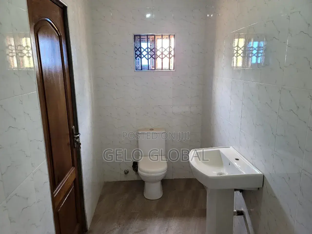 2bdrm Apartment in Kumsark, East Legon for sale
