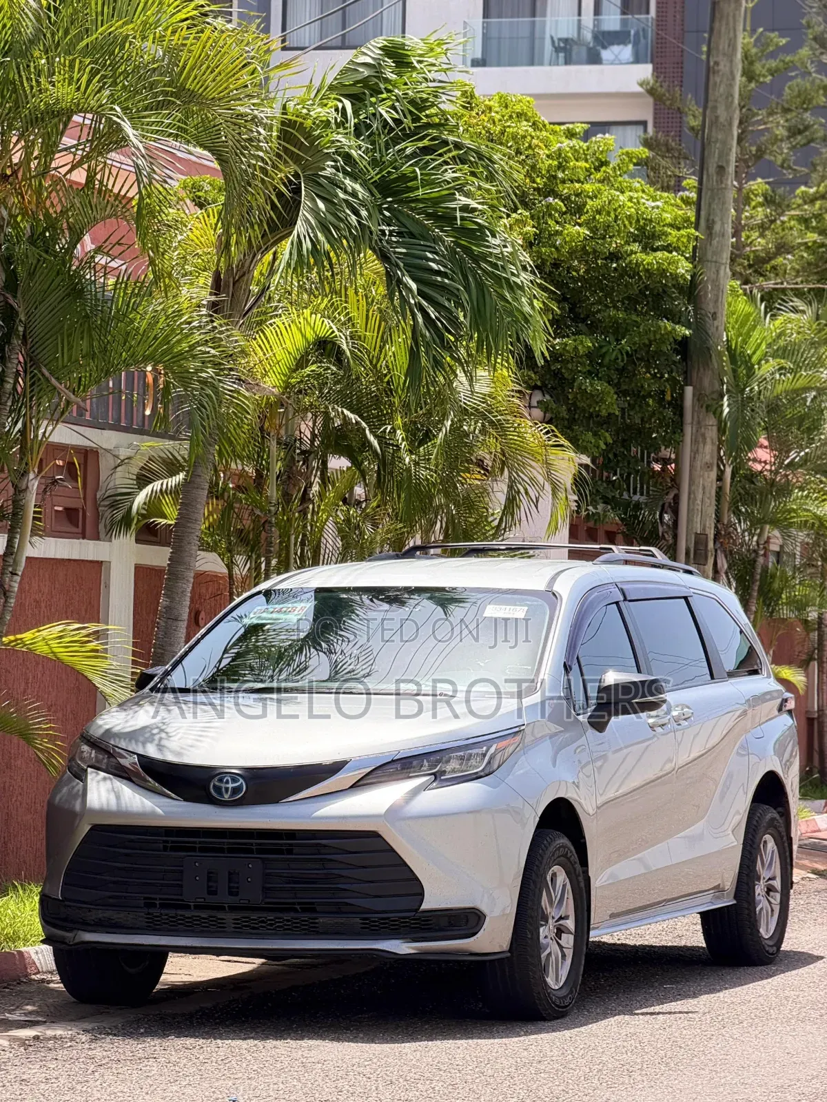 Toyota Sienna 2022 Silver
