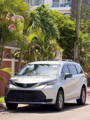 Toyota Sienna 2022 Silver