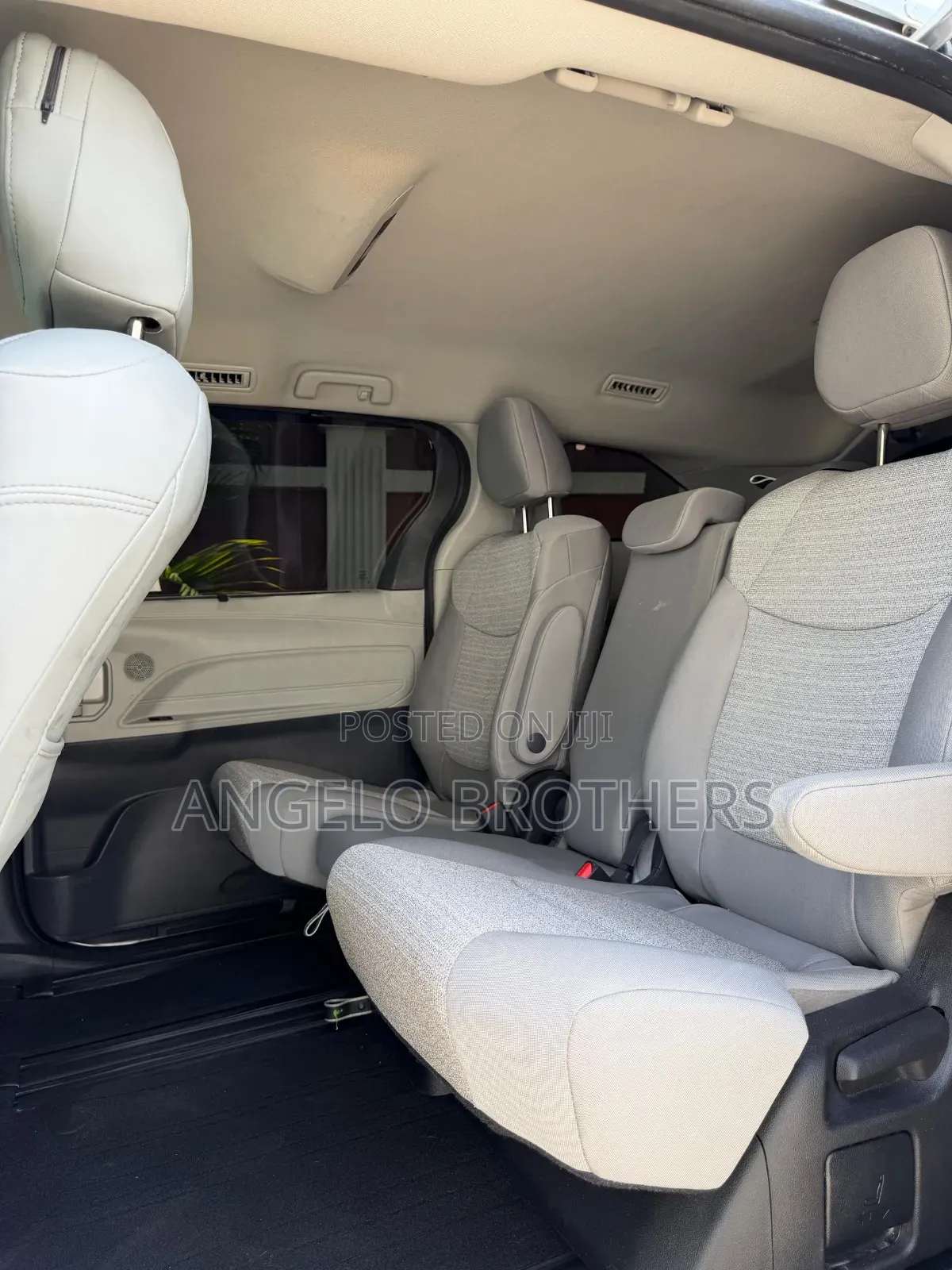 Toyota Sienna 2022 Silver
