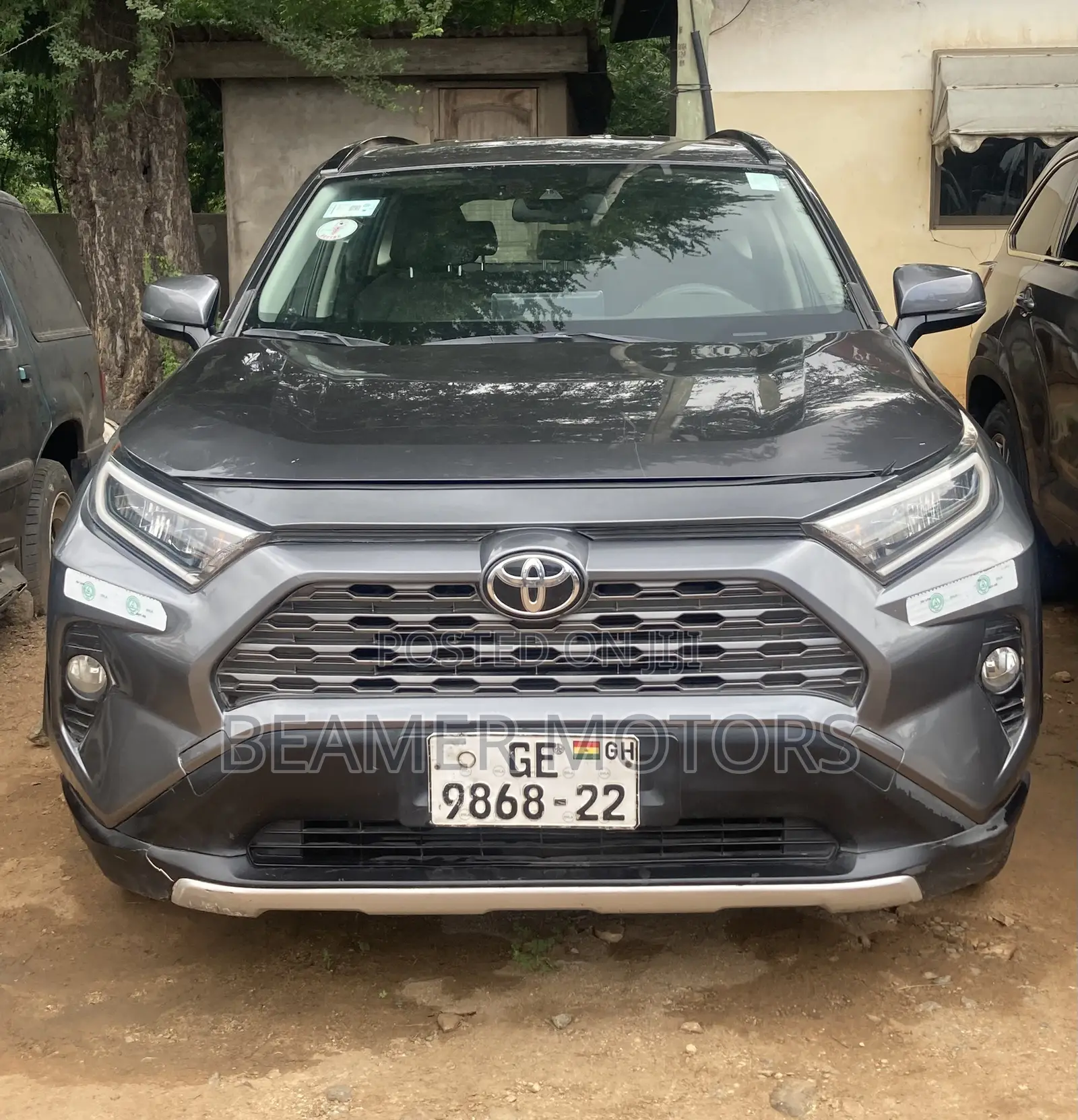 Toyota RAV4 XLE 2021 Gray