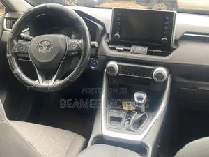 Toyota RAV4 XLE 2021 Gray
