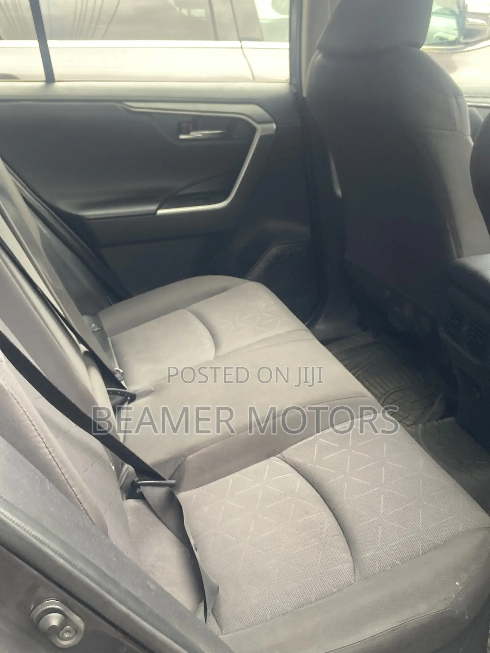 Toyota RAV4 XLE 2021 Gray
