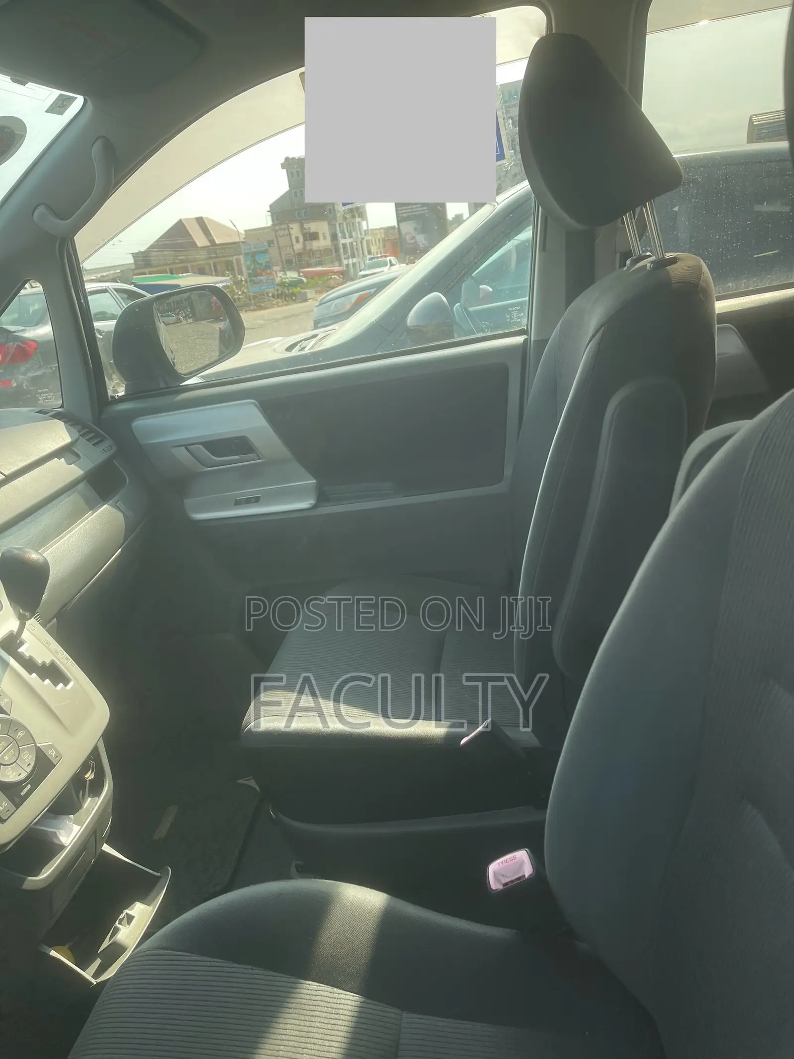 Toyota Voxy V 4WD 8-Seater 2013 Gray