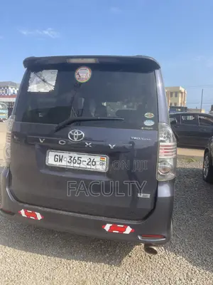 Toyota Voxy V 4WD 8-Seater 2013 Gray
