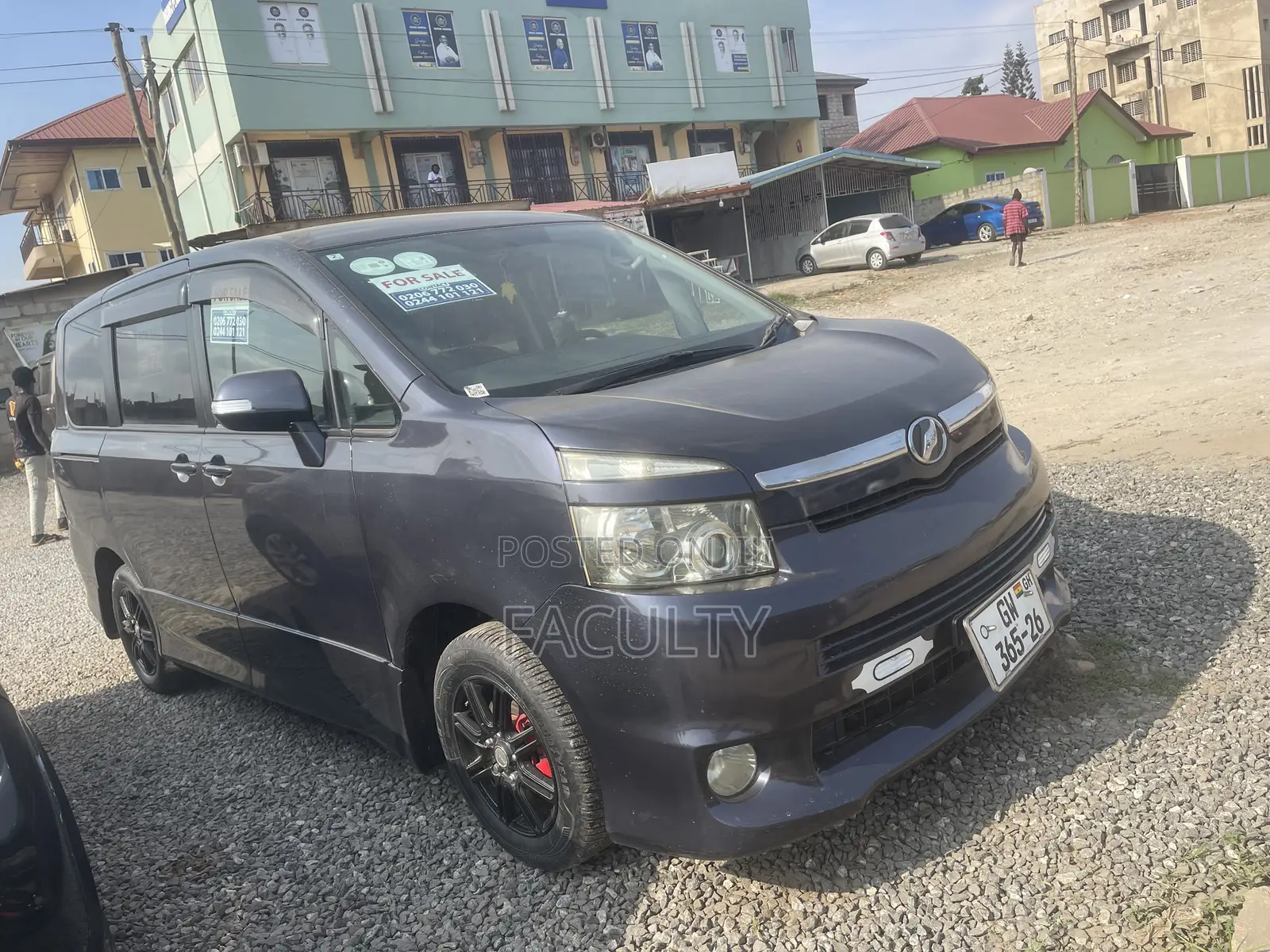 Toyota Voxy V 4WD 8-Seater 2013 Gray