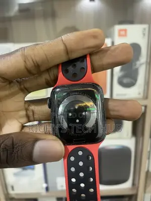 Apple Series 7 44mm GPS Cellular