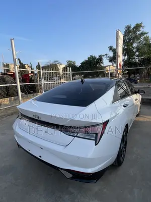 Hyundai Elantra Limited 2023 White
