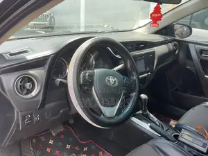 Toyota Corolla SE (1.8L 4cyl 6M) 2018 Black