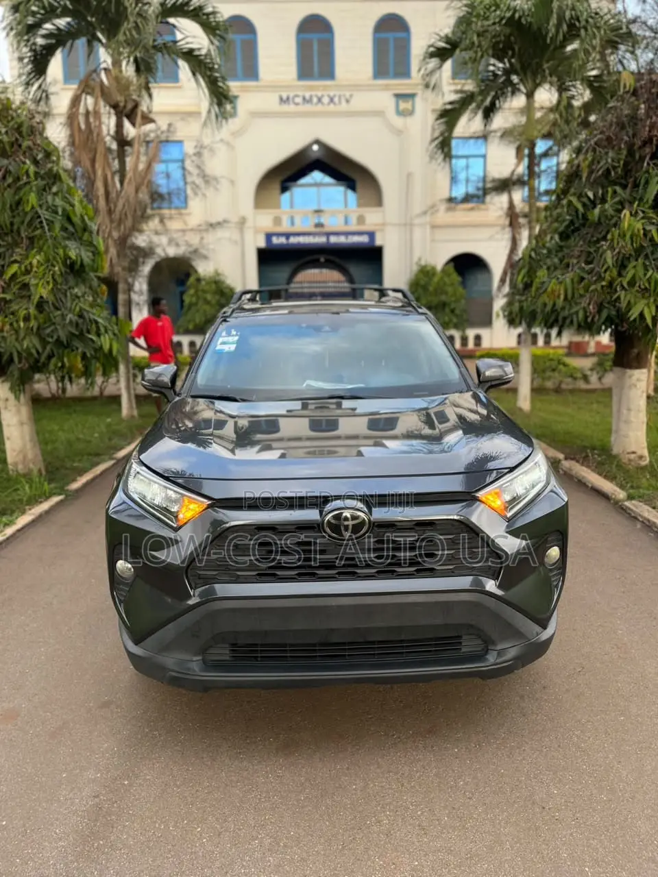 Toyota RAV4 XLE FWD 2019 Blue