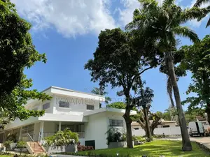 8bdrm Mansion in North Ridge for rent