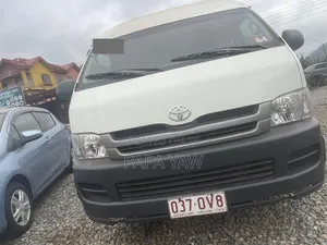 Toyota HiAce 2017 White