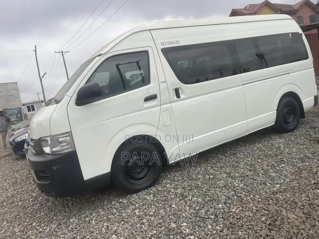 Toyota HiAce 2017 White
