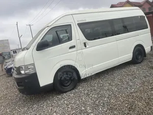 Toyota HiAce 2017 White