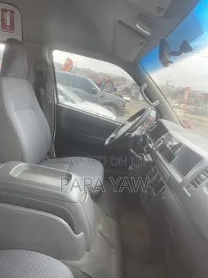 Toyota HiAce 2017 White
