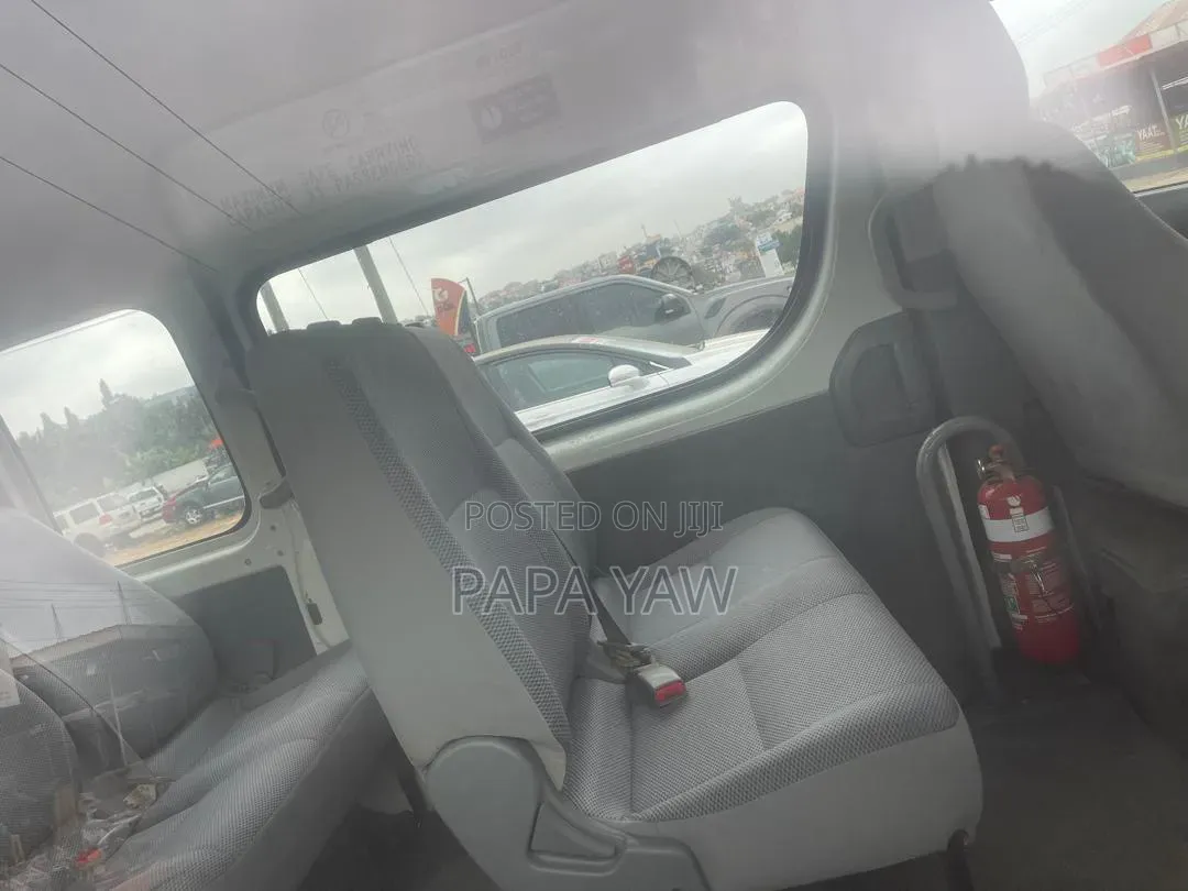 Toyota HiAce 2017 White
