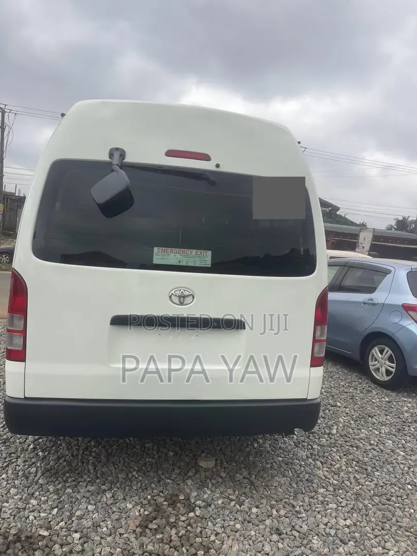 Toyota HiAce 2017 White