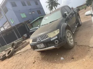 Mitsubishi L200 2013 Black