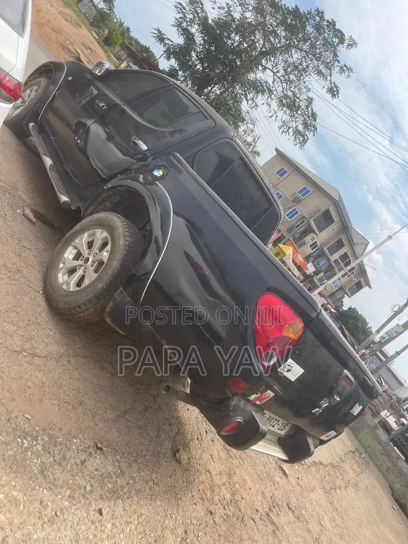 Mitsubishi L200 2013 Black