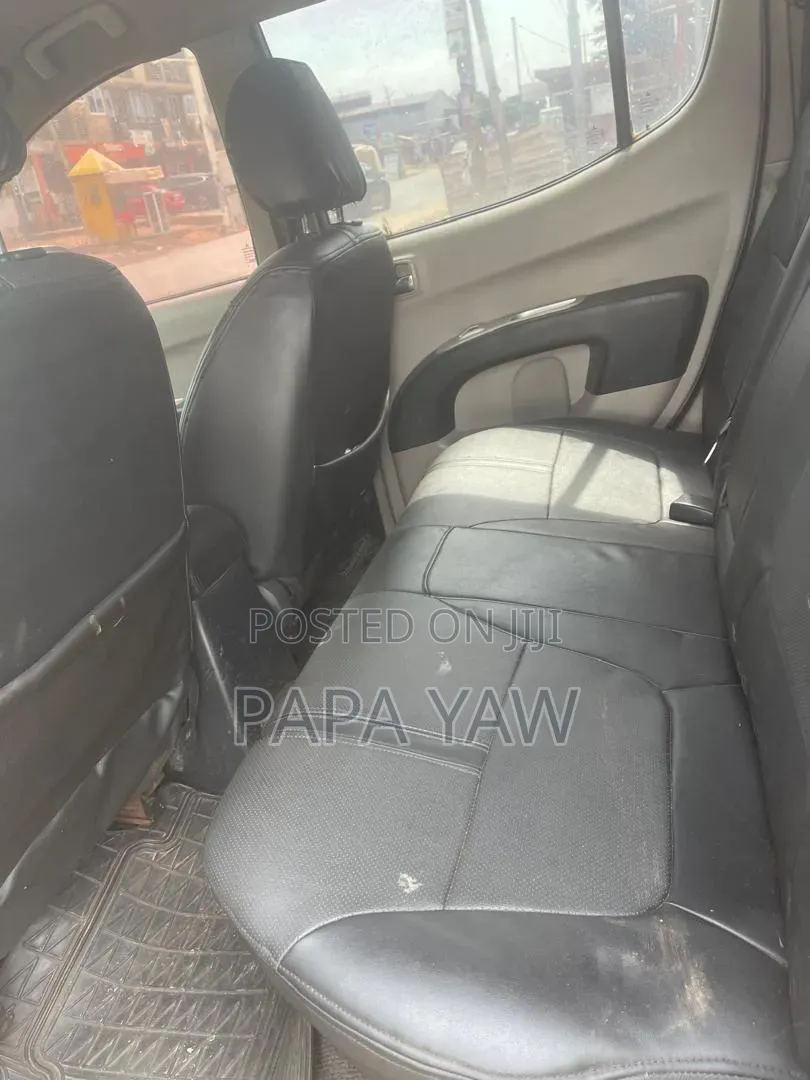 Mitsubishi L200 2013 Black