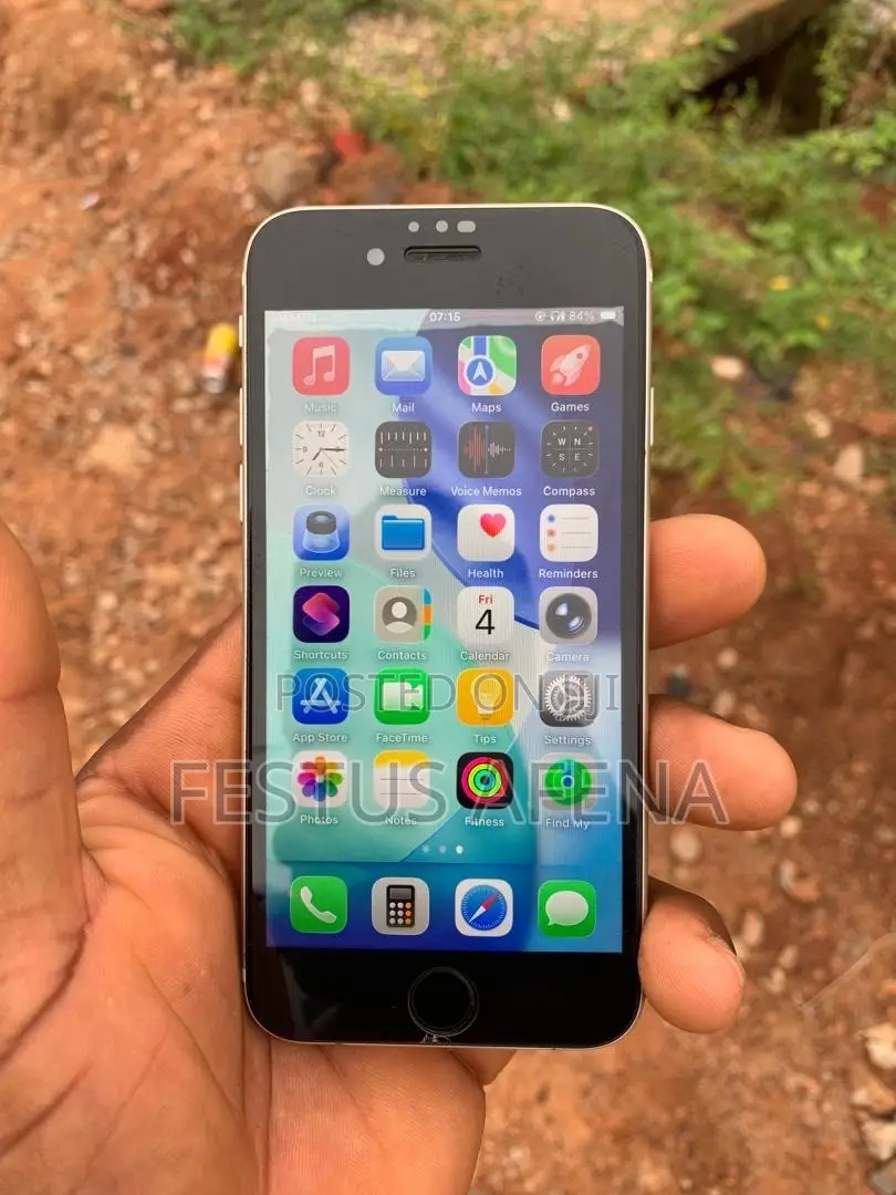 Apple iPhone SE (2022) 128 GB White