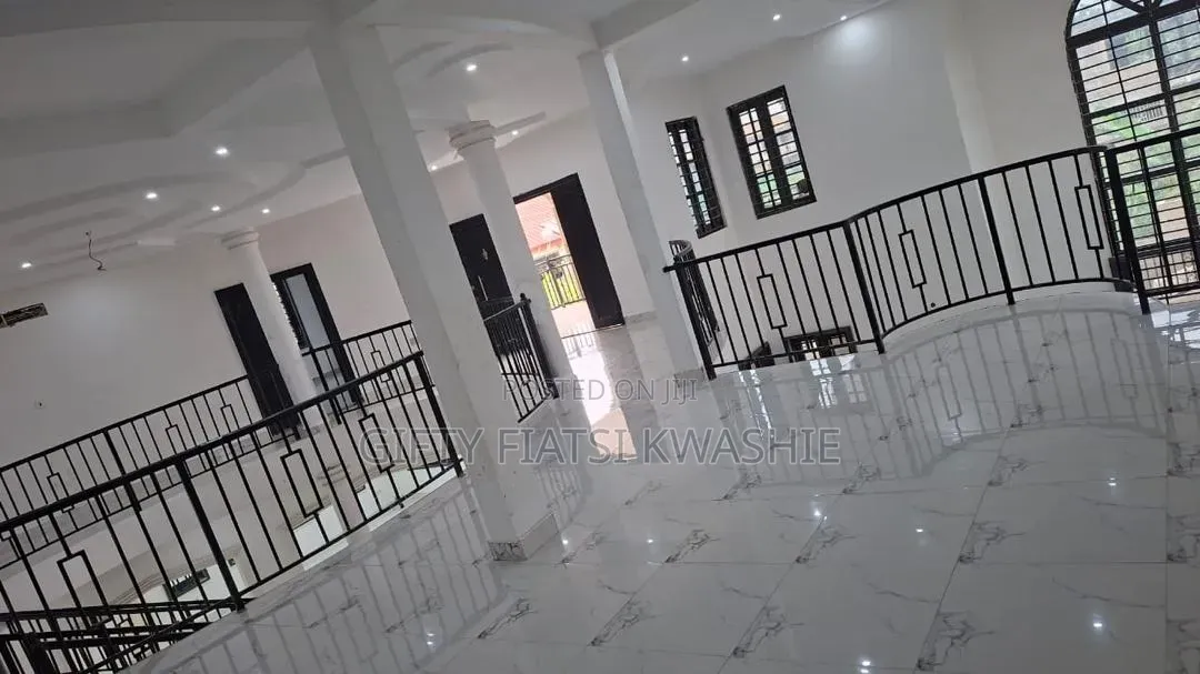 5bdrm Mansion in Apromase, Kumasi Metropolitan for sale