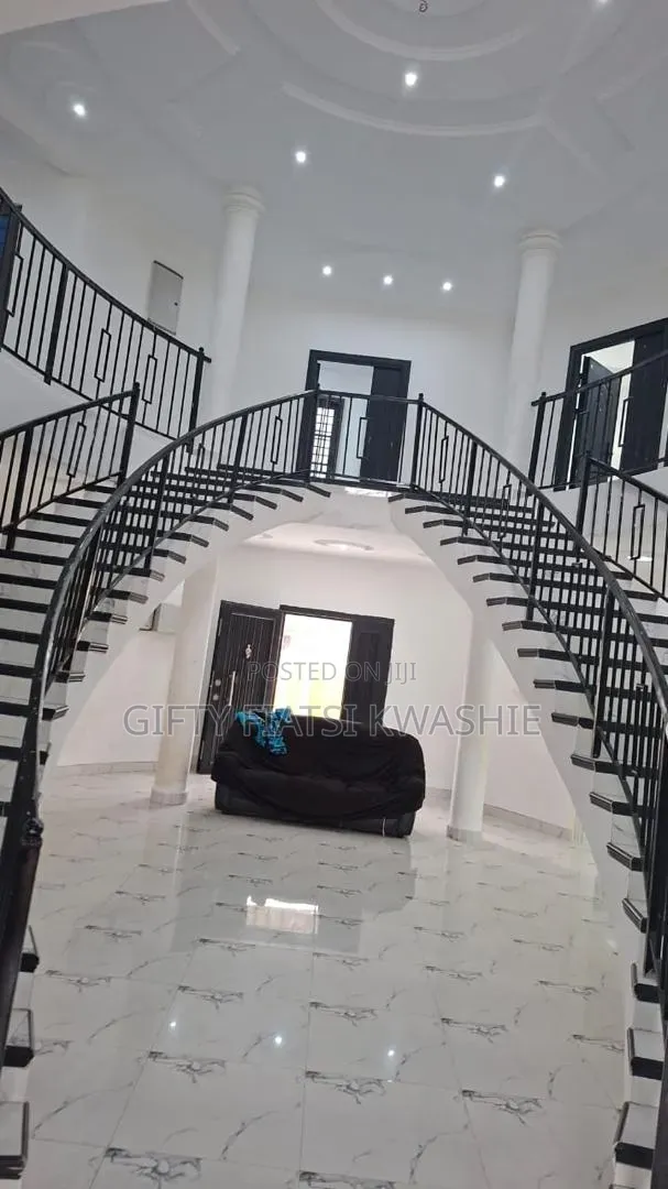 5bdrm Mansion in Apromase, Kumasi Metropolitan for sale