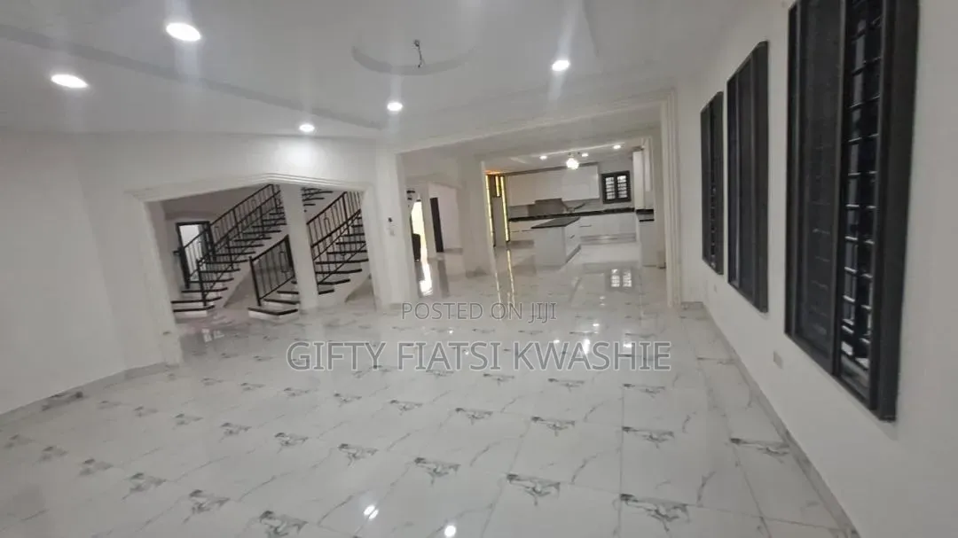 5bdrm Mansion in Apromase, Kumasi Metropolitan for sale