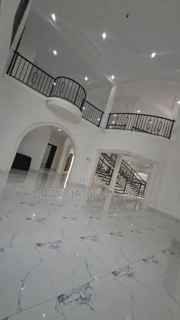 5bdrm Mansion in Apromase, Kumasi Metropolitan for sale