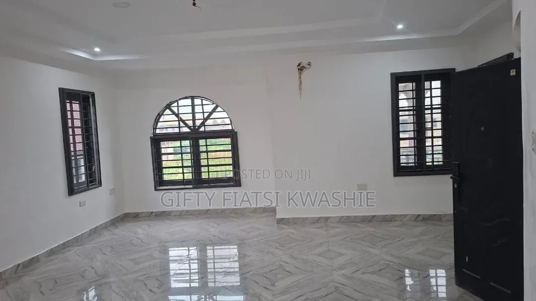 5bdrm Mansion in Apromase, Kumasi Metropolitan for sale
