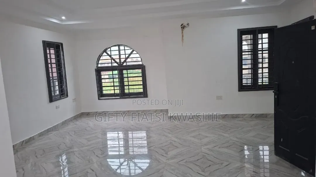 5bdrm Mansion in Apromase, Kumasi Metropolitan for sale