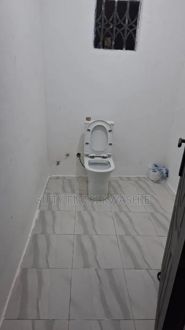 5bdrm Mansion in Apromase, Kumasi Metropolitan for sale