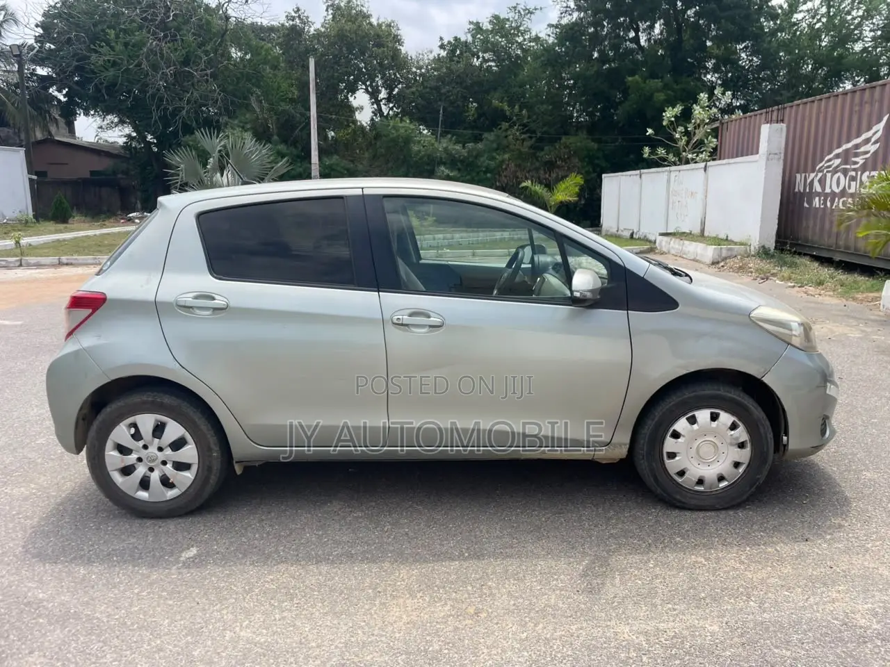 Toyota Vitz 2013