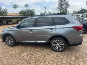 Mitsubishi Outlander 2016 Gray