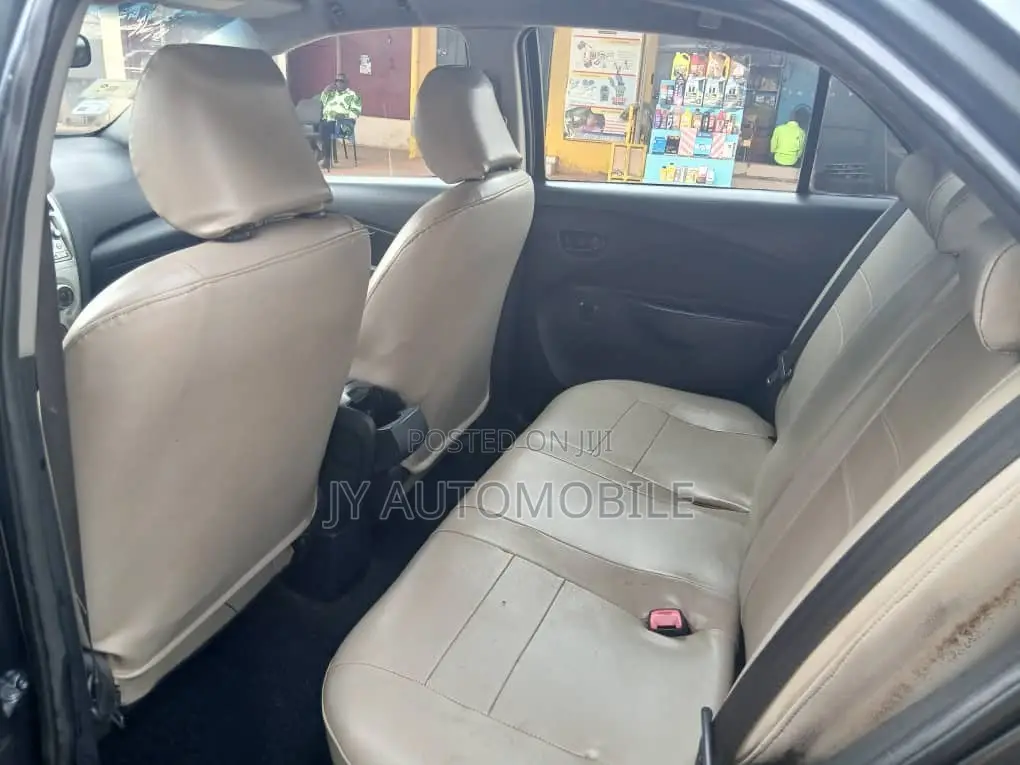 Toyota Yaris 2011 Gray