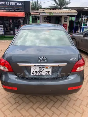 Toyota Yaris 2011 Gray
