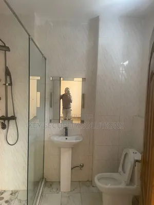 3bdrm Apartment in Star Towers, Lincoln School Area for rent