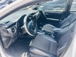 Toyota Corolla SE 4dr Sedan (1.8L 4cyl CVT) 2017 White