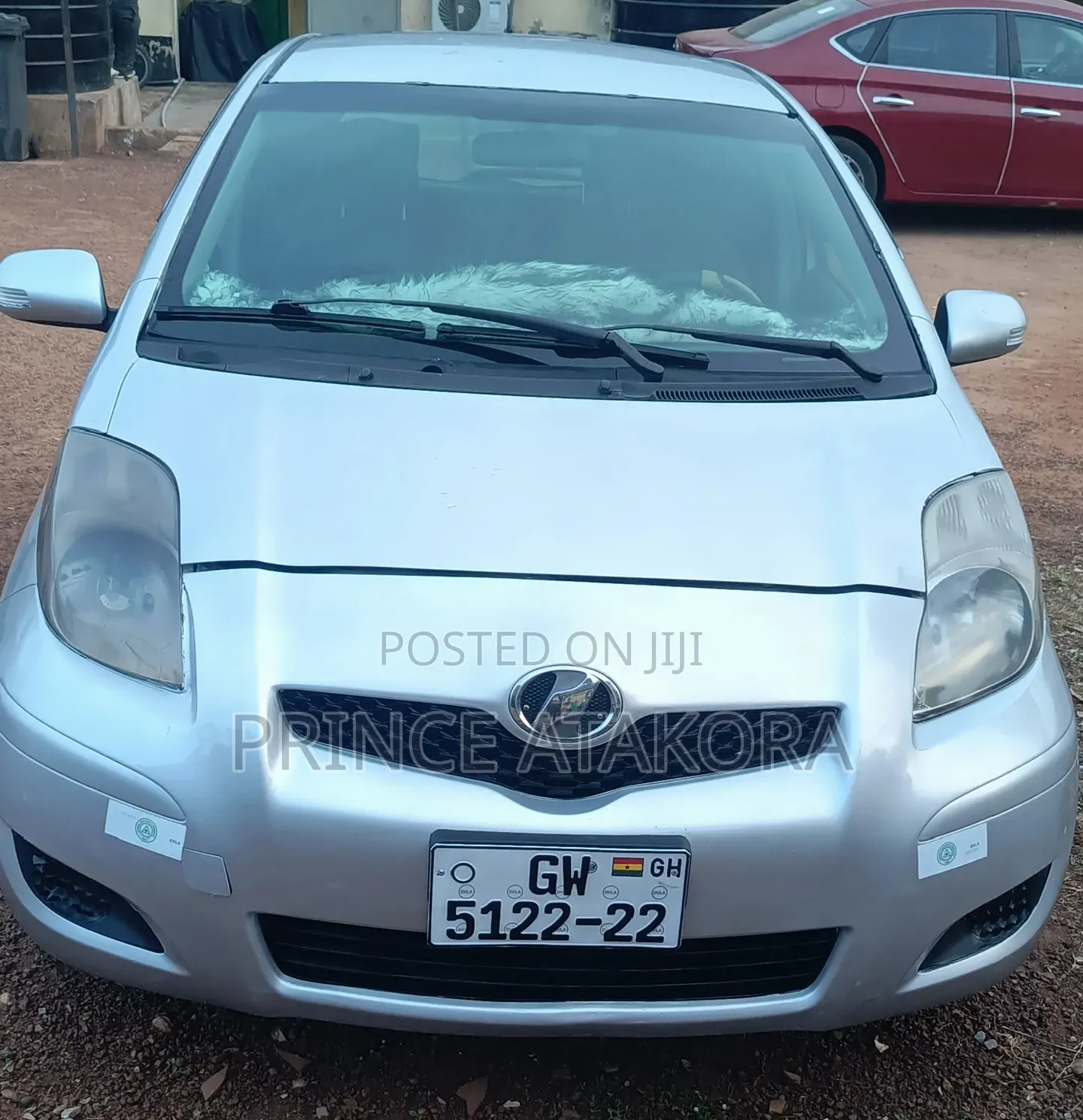 Toyota Vitz 2010 Silver