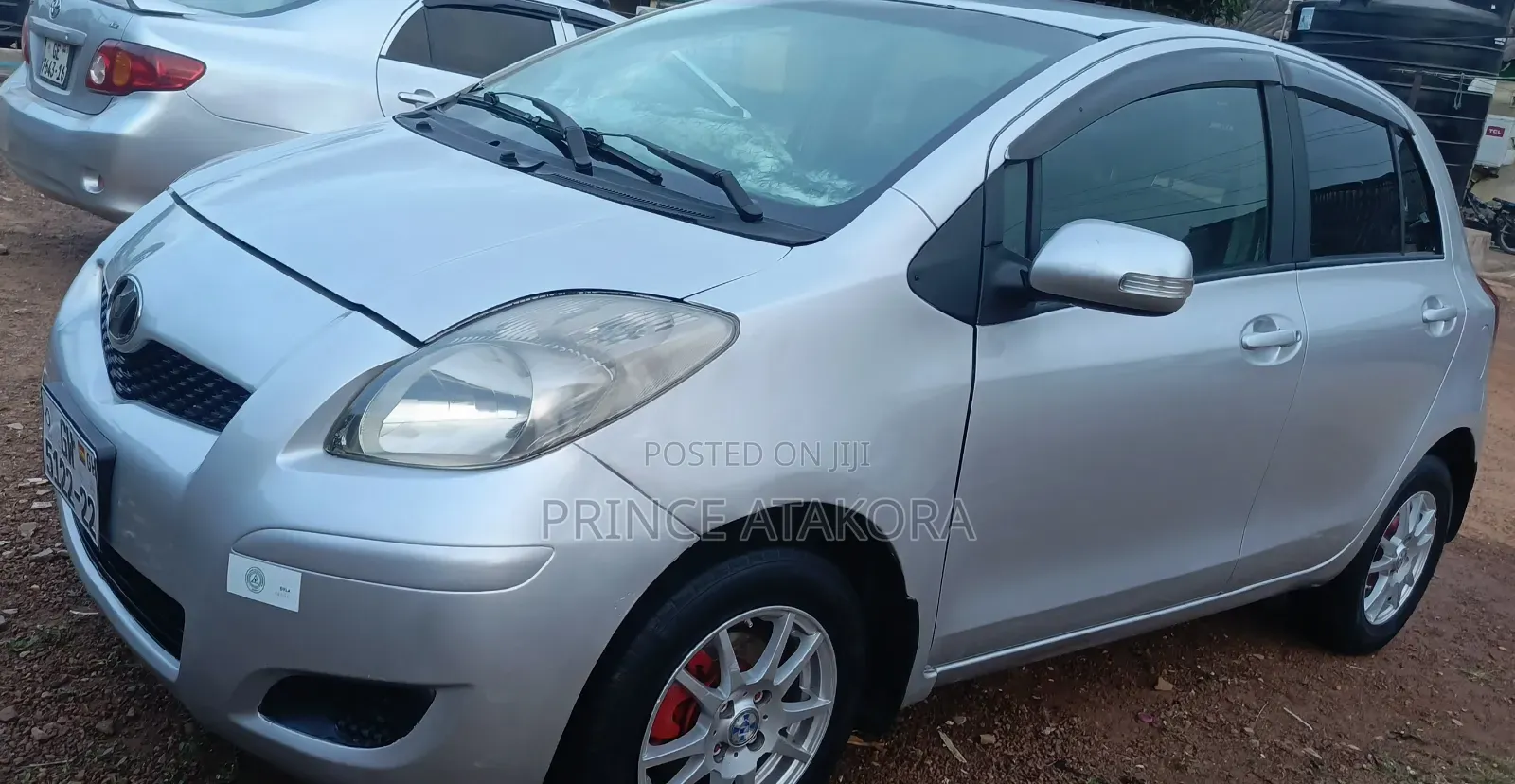 Toyota Vitz 2010 Silver