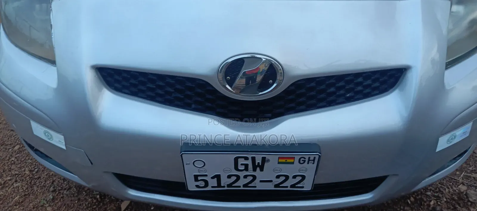 Toyota Vitz 2010 Silver