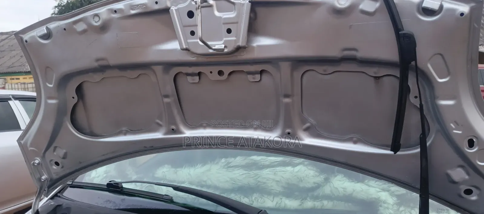 Toyota Vitz 2010 Silver