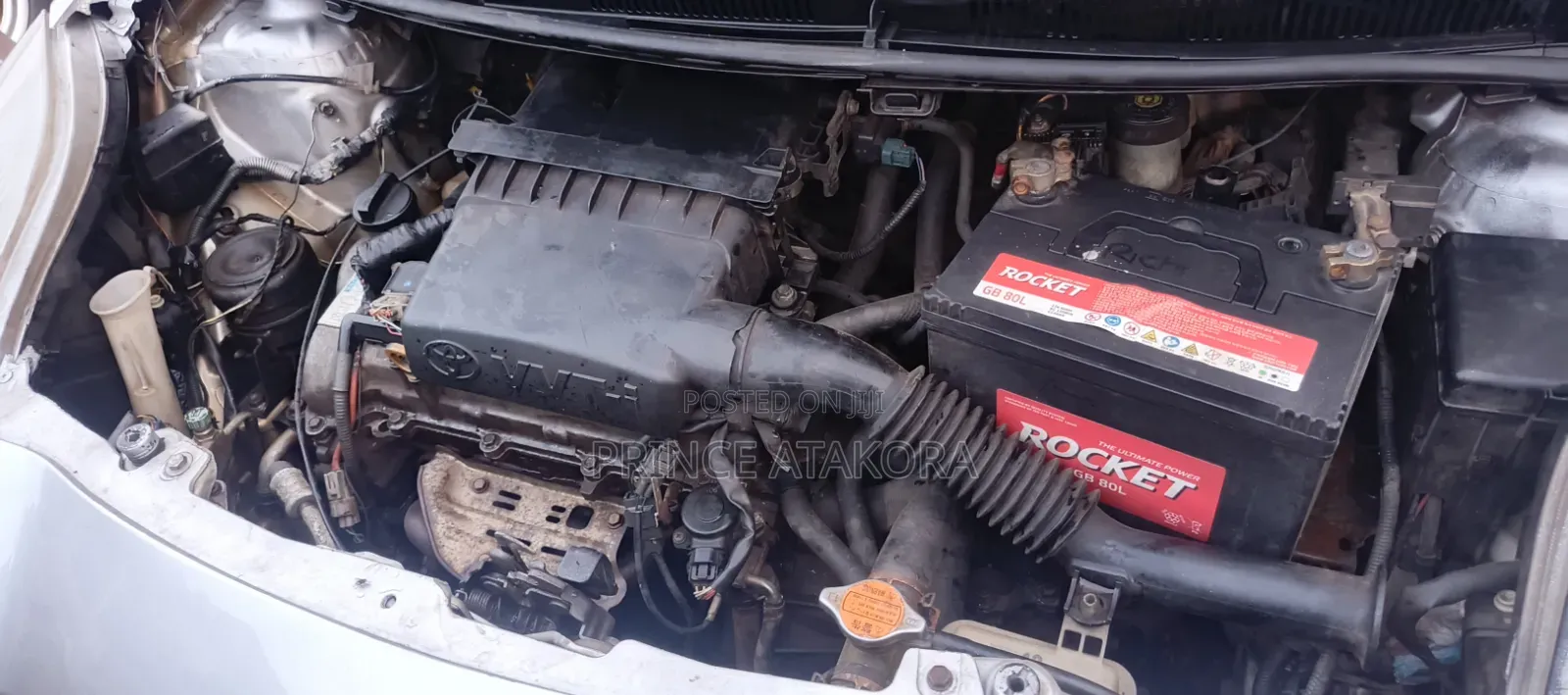 Toyota Vitz 2010 Silver