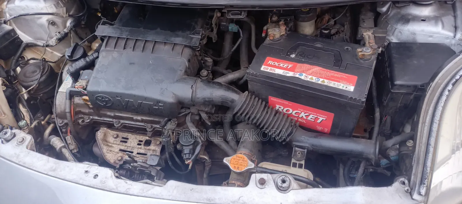 Toyota Vitz 2010 Silver
