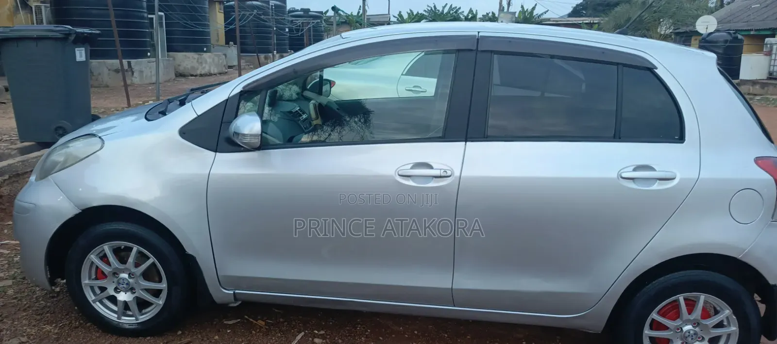 Toyota Vitz 2010 Silver