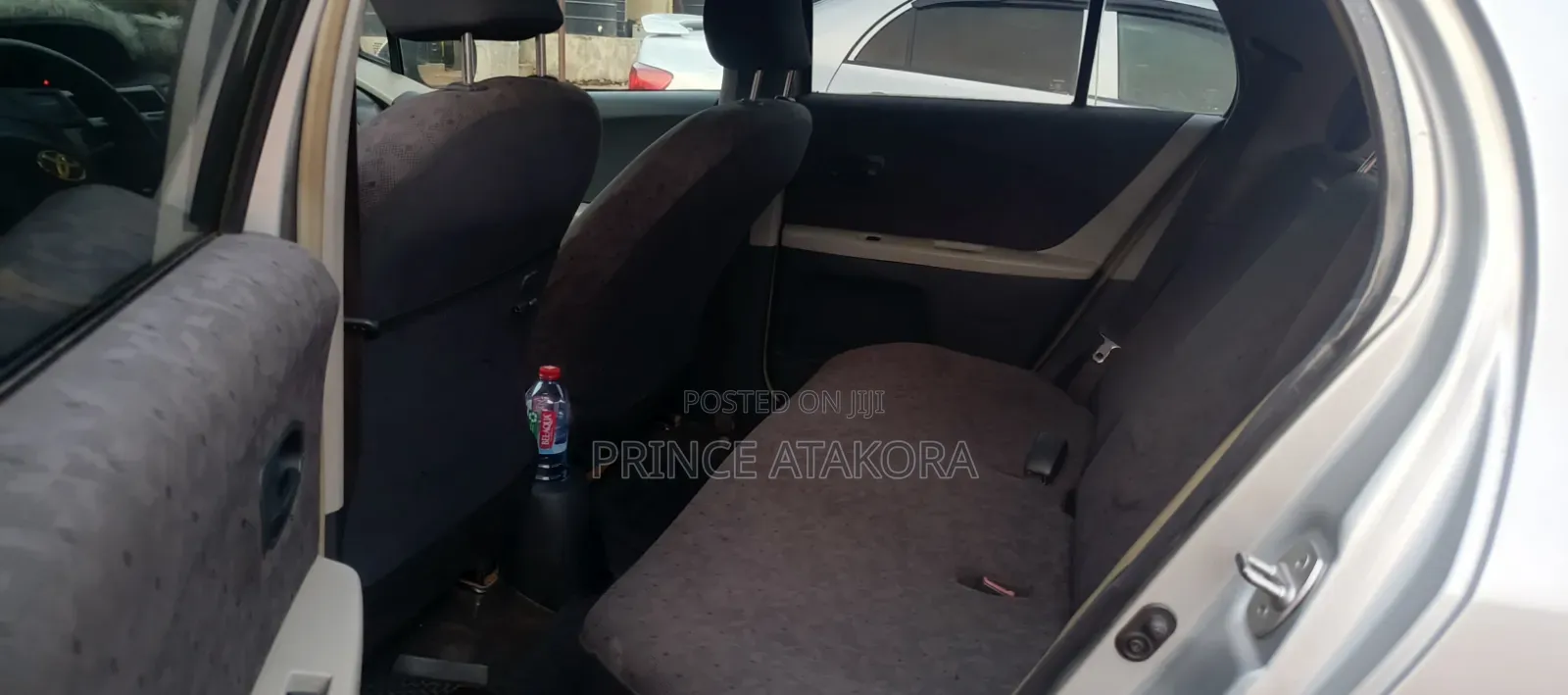 Toyota Vitz 2010 Silver